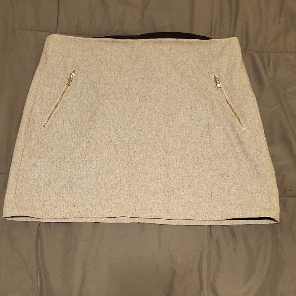 Elegant Cream Skirt with Zipper Details